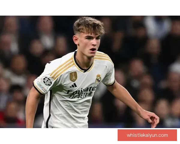 罗贝托中场防守实力持续提升，成为球队后防线的重要屏障